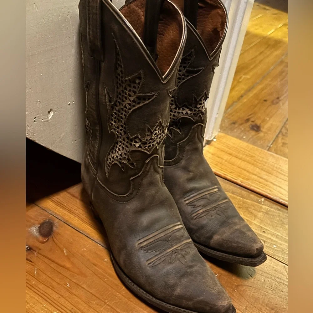 Women’s Brown Leather Cowgirl Boots - Picture 2 of 3